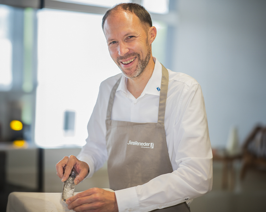 Orthopaedic technician makes a plaster cast